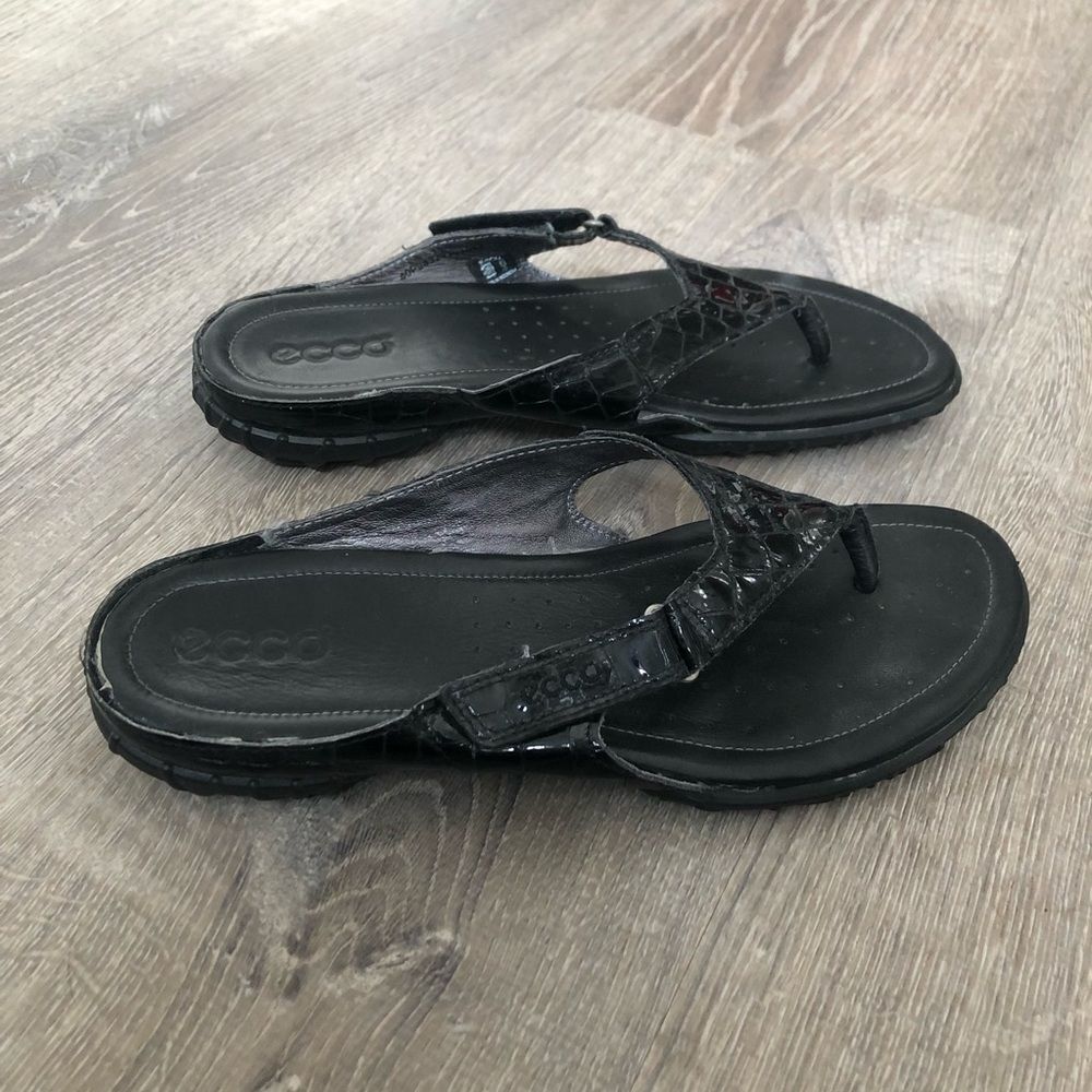 ECCO Flip Flop Sandals Womens 40 Casual Slip On Thong Flats Black Patent Leather